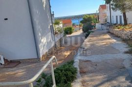 OTOK RAB, BARBAT - Samostojeća apartmanska kuća na odličnoj lokaciji, Rab, Ev