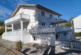 OTOK RAB, BARBAT - Samostojeća apartmanska kuća na odličnoj lokaciji, Rab, Ev