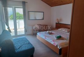 OTOK RAB, BARBAT - Samostojeća apartmanska kuća na odličnoj lokaciji, Rab, Ev