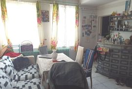 ISTRA, KAVRAN Kuća s apartanom, dvorištem i garažom - BLIZINA MORA!!, Marčana, Дом