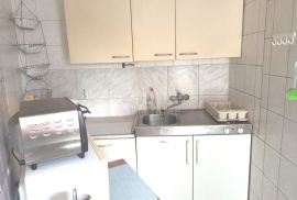 ISTRA, KAVRAN Kuća s apartanom, dvorištem i garažom - BLIZINA MORA!!, Marčana, Дом