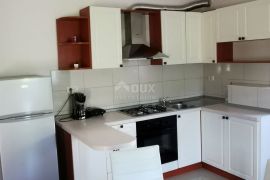 ISTRA, BUZET (okolica) – Apartmanska kuća s bazenom okružena mirom i prirodom, Buzet, Σπίτι