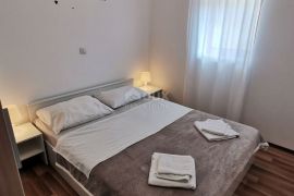 ISTRA, BUZET (okolica) – Apartmanska kuća s bazenom okružena mirom i prirodom, Buzet, Σπίτι