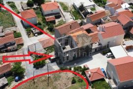 METOHIJA, PELJEŠAC- kuća za renovaciju + zemljište, Ston, Ev