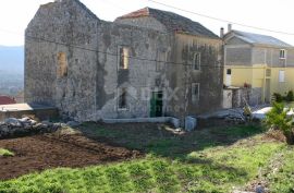 METOHIJA, PELJEŠAC- kuća za renovaciju + zemljište, Ston, Ev