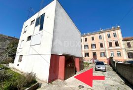 ISTRA, PULA - kuća u centru grada sa garažom, Pula, House