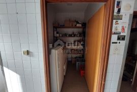 ISTRA, UMAG - Apartmanska kuća i poslovni objekt sa stanom, Umag, Σπίτι