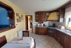 ISTRA, UMAG - Apartmanska kuća i poslovni objekt sa stanom, Umag, Σπίτι