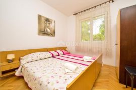 OTOK UGLJAN, KUKLJICA - Prekrasna apartmanska vila s bazenom, Kukljica, Дом