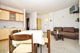 OTOK UGLJAN, KUKLJICA - Prekrasna apartmanska vila s bazenom, Kukljica, Дом