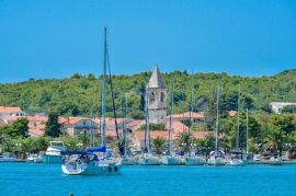 OTOK UGLJAN, KUKLJICA - Prekrasna apartmanska vila s bazenom, Kukljica, Дом