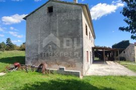 ISTRA, SVETVINČENAT - Imanje s dva objekta za renovaciju, Svetvinčenat, House