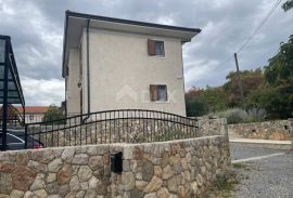 OTOK KRK - Mediteranska vila sa bazenom i velikom okućnicom, Dobrinj, Kuća