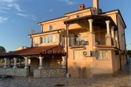 ISTRA, TAR - Šarmantna kuća sa apartmanima, restoranom i pogledom na more, Poreč, Ev