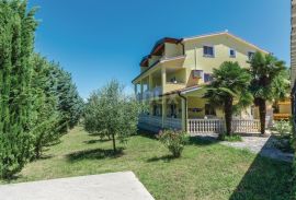 ISTRA, POREČ - Apartmanska kuća s bazenom 2km od mora, Poreč, Kuća