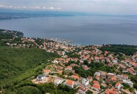 OPATIJA, IČIĆI - jedinstvena etaža 190m2 u mirnoj ulici s bazenom i pogledom na more, Opatija - Okolica, Apartamento