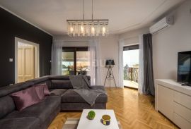 OPATIJA, IČIĆI - jedinstvena etaža 190m2 u mirnoj ulici s bazenom i pogledom na more, Opatija - Okolica, Apartamento