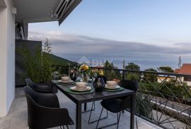 OPATIJA, IČIĆI - jedinstvena etaža 190m2 u mirnoj ulici s bazenom i pogledom na more, Opatija - Okolica, Apartamento