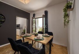 OPATIJA, IČIĆI - jedinstvena etaža 190m2 u mirnoj ulici s bazenom i pogledom na more, Opatija - Okolica, Apartamento