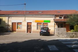 ISTRA, ROČ - Hostel - stambeno-poslovna zgrada 550 m2, Buzet, Haus