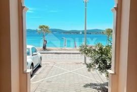 BIOGRAD, TURANJ - stan u potkrovlju na samoj plaži, Sveti Filip I Jakov, Apartamento