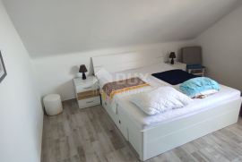 OTOK KRK, RISIKA - Predivna kuća sa 4 apartmana, Vrbnik, Casa