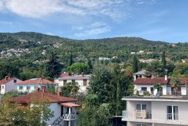 OPATIJA, LOVRAN - villa 333m2 s bazenom i pogledom na more + okoliš 500m2, Lovran, Σπίτι