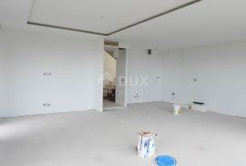 OPATIJA, LOVRAN - STAN J3 - 116m2 PENTHOUSE + BAZEN I TERASE/BALKONI 80,5m2 (243m2 BRUTTO - 171m2 NETO), Lovran, Flat