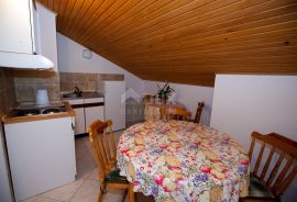 CRIKVENICA - Apartmanska kuća s bungalovom blizu centra, Crikvenica, Haus