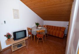 CRIKVENICA - Apartmanska kuća s bungalovom blizu centra, Crikvenica, Haus