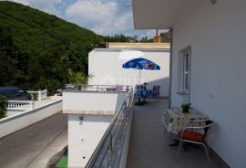 CRIKVENICA - Apartmanska kuća s bungalovom blizu centra, Crikvenica, Haus