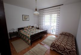 CRIKVENICA - Apartmanska kuća s bungalovom blizu centra, Crikvenica, Haus