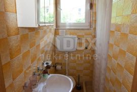 CRIKVENICA - Apartmanska kuća s bungalovom blizu centra, Crikvenica, Haus