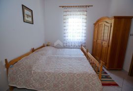 CRIKVENICA - Apartmanska kuća s bungalovom blizu centra, Crikvenica, Haus