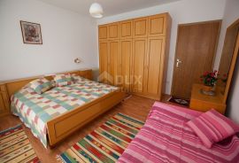 CRIKVENICA - Apartmanska kuća s bungalovom blizu centra, Crikvenica, Haus