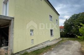 ISTRA, LIŽNJAN- Kuća sa četiri stana i pogledom na more!, Ližnjan, House