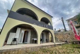 ISTRA, LIŽNJAN- Kuća sa četiri stana i pogledom na more!, Ližnjan, House