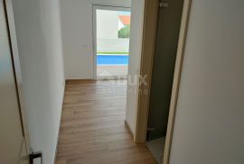 OTOK PAG, MANDRE - luksuzni stan s bazenom u vrhunskoj novogradnji, Pag, Appartement