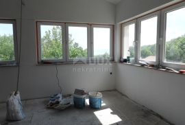 OPATIJA, MATULJI- kuća s 4 stana  550m2 + okoliš 3740m2, Matulji, House