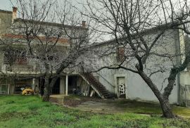 ISTRA, BALE - Kuća za renovaciju!, Bale, Σπίτι