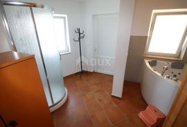 RAB, SUPETARSKA DRAGA- Vila i apartmanska kuća na odličnoj lokaciji, Rab, House