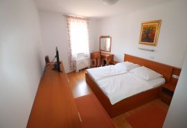 RAB, SUPETARSKA DRAGA- Vila i apartmanska kuća na odličnoj lokaciji, Rab, House