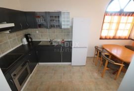 RAB, SUPETARSKA DRAGA- Vila i apartmanska kuća na odličnoj lokaciji, Rab, House