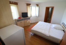 RAB, SUPETARSKA DRAGA- Vila i apartmanska kuća na odličnoj lokaciji, Rab, House