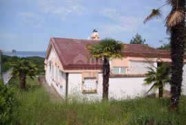 OTOK KRK, NJIVICE - Samostojeća kuća prvi red do mora, Omišalj, Ev