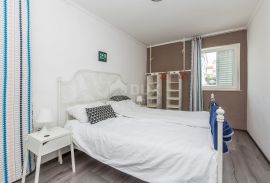 OTOK KRK, MALINSKA - apartmanska kuća s dva bazena i pogledom na more, Malinska-Dubašnica, Famiglia