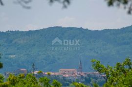 ISTRA, BUZET - Moderno dizajnirana vila s bazenom na prostranoj okućnici, Buzet, Haus