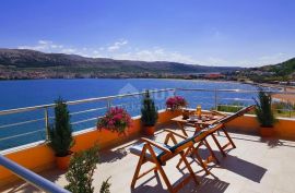 OTOK PAG, GRAD PAG - Apartmanska vila prvi red do mora, Pag, Maison