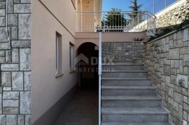 OPATIJA, IČIĆI - kuća od 240m2 na odličnoj poziciji s bazenom i pogledom na more, Opatija - Okolica, Haus