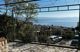 OPATIJA, IČIĆI - kuća od 240m2 na odličnoj poziciji s bazenom i pogledom na more, Opatija - Okolica, Haus